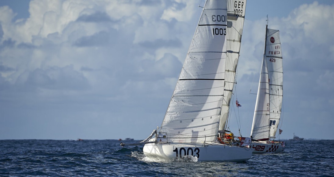 L'escola apadrina a un navegant de la MiniTransat