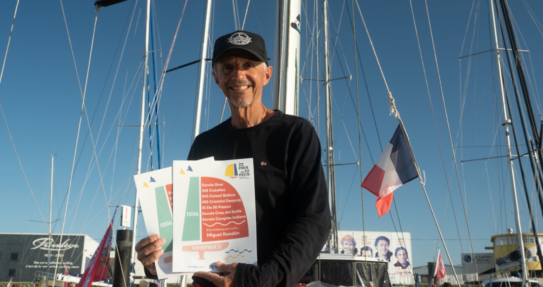 L'escola apadrina a un navegant de la MiniTransat